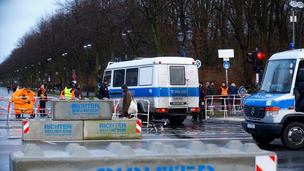 Security and Police stand beside concrete barriers near the Brandenburg Gate, ahead of the upcoming New Year's Eve celebrations in Berlin, Germany, December 31, 2017 - Sputnik International
