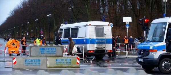 Security and Police stand beside concrete barriers near the Brandenburg Gate, ahead of the upcoming New Year's Eve celebrations in Berlin, Germany, December 31, 2017 - Sputnik International