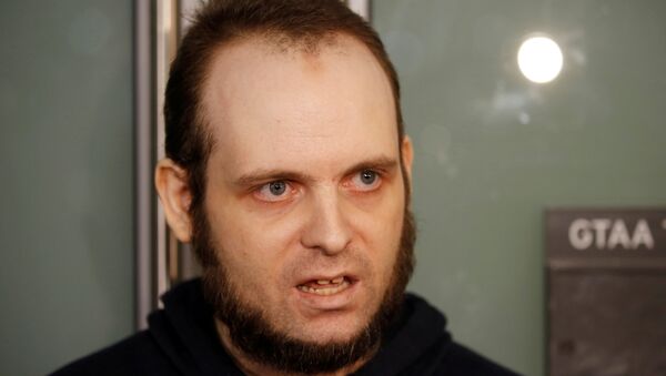 Joshua Boyle speaks to the media after arriving with his wife and three children at Toronto Pearson International Airport, nearly 5 years after he and his wife were abducted in Afghanistan in 2012 by the Taliban-allied Haqqani network, in Toronto, Ontario, Canada, October 13, 2017 - Sputnik International