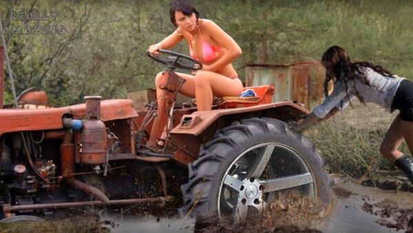 Amazing Girls Ladies Drive Tractors. Modern Agriculture Farming Equipment and Mega Machines - Sputnik International