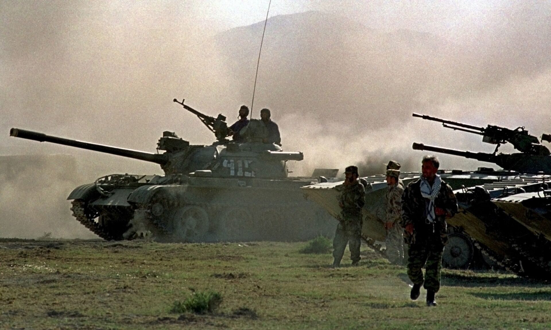 Northern alliance armor warm up their engines, during preparations for an offensive against Afghanistan's Taliban movement in Takhar province, some 15 km (9 miles) from the Tajik-Afghan border in Afghanistan, Thursday, Oct. 4, 2001. The opposition alliance in northern Afghanistan is coordinating its offensive with the United States, an opposition spokesman said Wednesday, and it is expecting fresh arms deliveries from two of its strongest allies in the fight against the Taliban: Iran and Russia. - Sputnik International, 1920, 14.10.2021