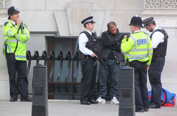 Armed Police arrest the Homeless Armed Police arrest the Homeless - Sputnik International