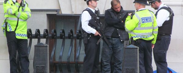 Armed Police arrest the Homeless Armed Police arrest the Homeless - Sputnik International