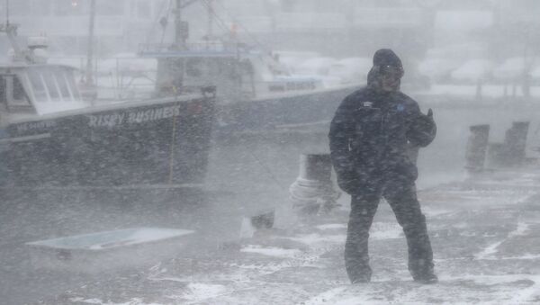 The Weather Channel on-camera meteorologist Jim Cantore stands at the Sandy Bay Yacht club as he reports on severe weather in Rockport, Mass., on Thursday, Jan. 4, 2018. - Sputnik International
