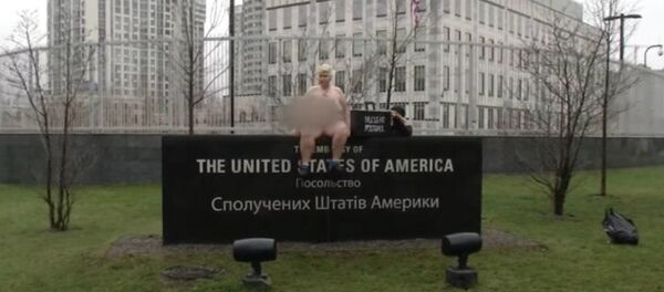 FEMEN activist impersonates Trump in Kiev, Ukraine. - Sputnik International