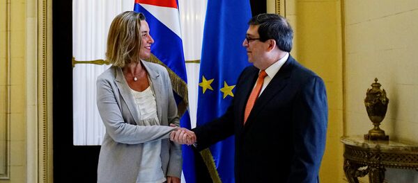 EU foreign policy chief Federica Mogherini shakes hands with Cuba's Foreign Minister Bruno Rodriguez in Havana, Cuba, January 4, 2018 - Sputnik International