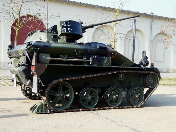 Flying Tanks: World's Top Armored Vehicles Not Afraid to 'Jump' Out of Airplanes Flying Tanks: World's Top Armored Vehicles Not Afraid to 'Jump' Out of Airplanes - Sputnik International