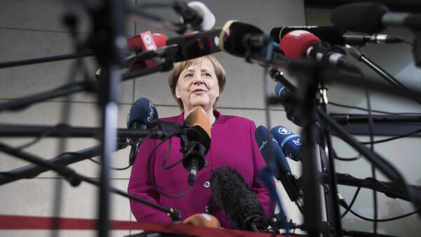 German chancellor Angela Merkel delivers a statement in Berlin, Sunday, Jan. 7, 2018. German Chancellor Angela Merkel embarked Sunday on talks with the center-left Social Democrats on forming a new government, with leaders stressing the need for speed as they attempt to break an impasse more than three months after the country's election. - Sputnik International