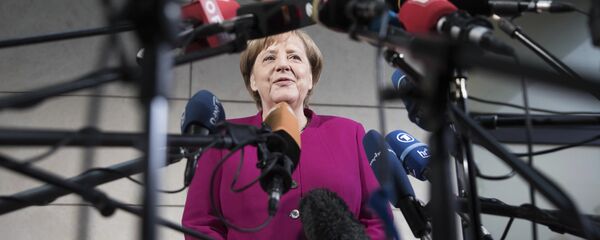 German chancellor Angela Merkel delivers a statement in Berlin, Sunday, Jan. 7, 2018. German Chancellor Angela Merkel embarked Sunday on talks with the center-left Social Democrats on forming a new government, with leaders stressing the need for speed as they attempt to break an impasse more than three months after the country's election. - Sputnik International