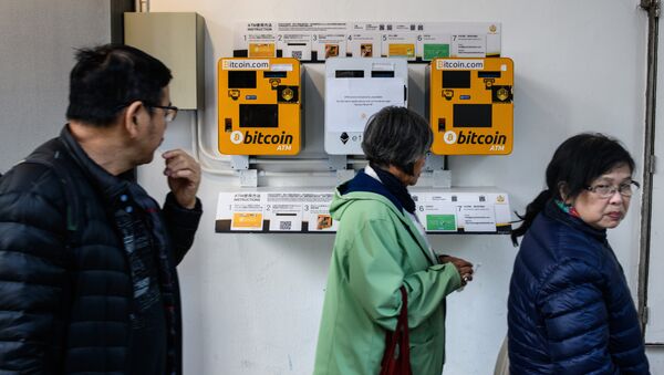 Pedestrians walk past ATM machines (L and R) for digital currency Bitcoin in Hong Kong on December 18, 2017 - Sputnik International