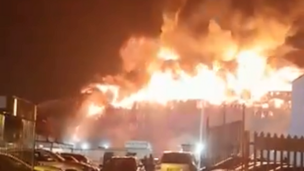 Massive fire breaks out in northern London - Sputnik International