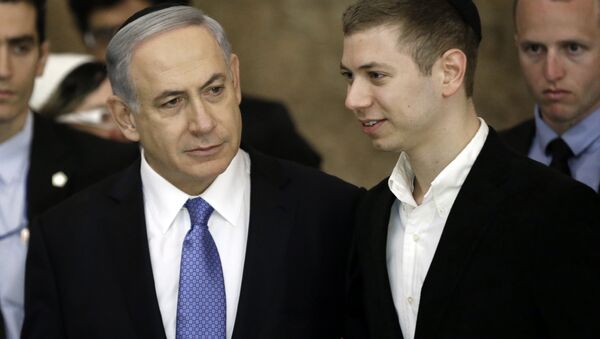 Israeli Prime Minister Benjamin Netanyahu (L) and his son Yair visit, on March 18, 2015, the Wailing Wall in Jerusalem - Sputnik International
