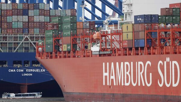 Shipping containers are stacked on a ship in the port in Hamburg, Germany (File) - Sputnik International
