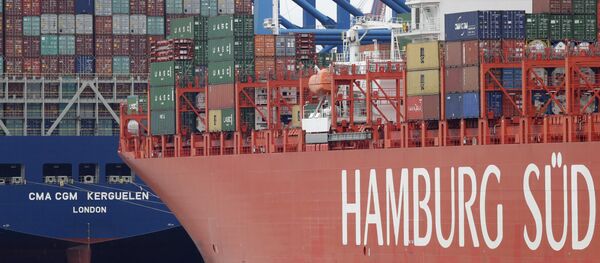 Shipping containers are stacked on a ship in the port in Hamburg, Germany (File) - Sputnik International