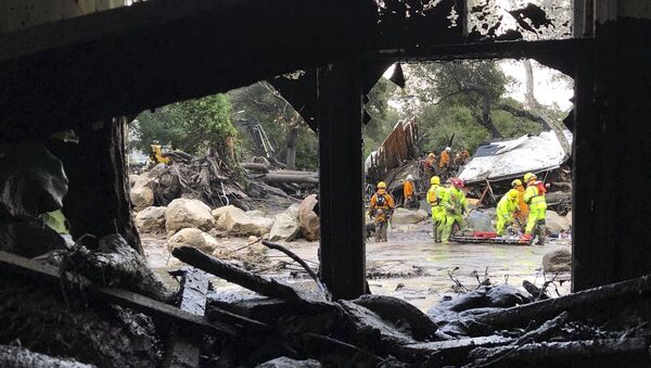 In this photo provided by Santa Barbara County Fire Department, firefighters respond to mud and debris flow due to heavy rain in Montecito. - Sputnik International