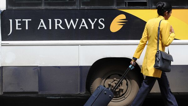 A Jet Airways flight attendant walks past a company coach at the city airport in Mumbai (File) - Sputnik International