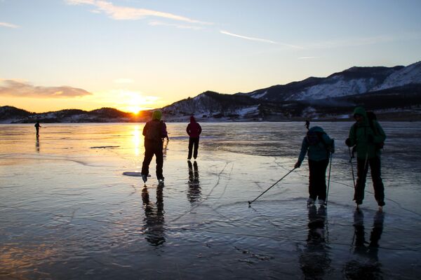 Baikal in Winter: Pure Beauty of a Frozen Lake - Sputnik International