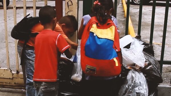 Children rummage in garbage on streets of Venezuela - Sputnik International