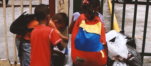 Children rummage in garbage on streets of Venezuela - Sputnik International