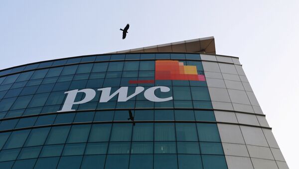 A bird flies past the logo of Price Waterhouse installed on the facade of its office in Mumbai, India, January 11, 2018 - Sputnik International