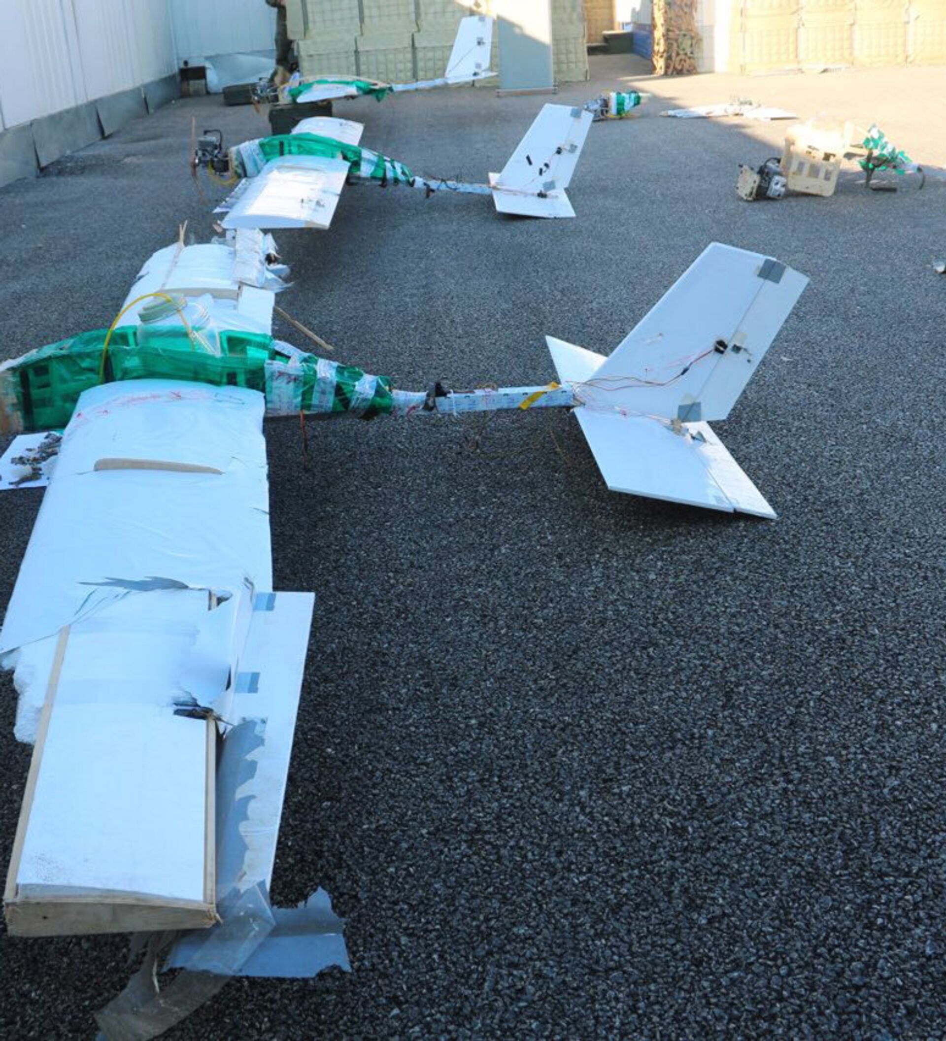 Сколько дронов атаковали. Атака дронов на Хмеймим. Беспилотники атака базы в Сирии. Атака дронов на российскую базу в Сирии. Беспилотники ИГИЛ В Сирии.
