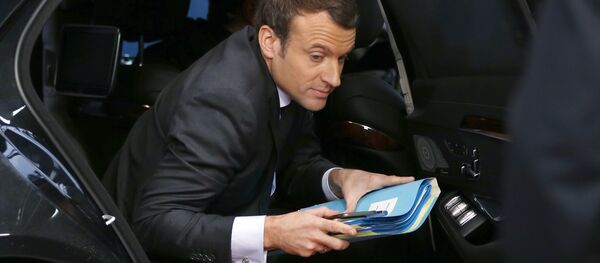 French President Emmanuel Macron arrives for an EU summit at the Europa building in Brussels on Thursday, Dec. 14, 2017 - Sputnik International
