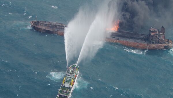 A rescue ship works to extinguish the fire on the stricken Iranian oil tanker Sanchi in the East China Sea, on January 10, 2018 in this photo provided by Japan’s 10th Regional Coast Guard - Sputnik International
