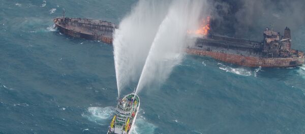 A rescue ship works to extinguish the fire on the stricken Iranian oil tanker Sanchi in the East China Sea, on January 10, 2018 in this photo provided by Japan’s 10th Regional Coast Guard - Sputnik International