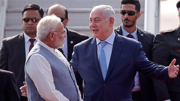 Israeli Prime Minister Benjamin Netanyahu is welcomed by his Indian counterpart Narendra Modi upon his arrival at Air Force Station Palam in New Delhi, India, January 14, 2018 - Sputnik International