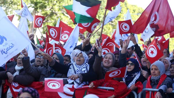 People wave national flags during demonstrations on the seventh anniversary of the toppling of president Zine El-Abidine Ben Ali, in Tunis, Tunisia January 14, 2018 - Sputnik International