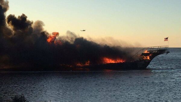 A fire breaks out on a SunCruz casino boat at Port Richey, Florida - Sputnik International
