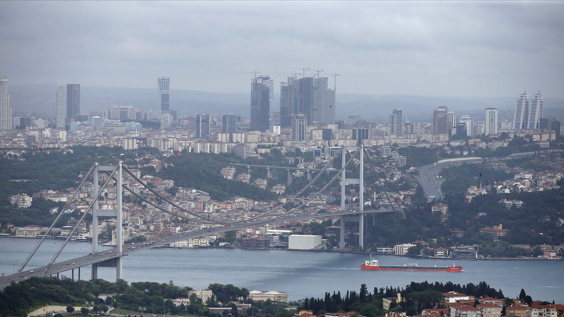 View of Istanbul with the Bosporus and the Bosporus Bridge in Turkey. (File) - Sputnik International, 1920, 28.09.2022