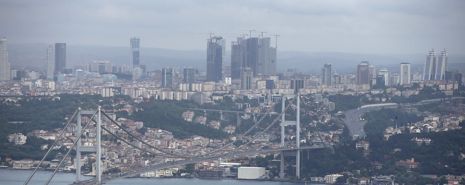 View of Istanbul with the Bosporus and the Bosporus Bridge in Turkey. (File) - Sputnik International, 1920, 01.12.2022