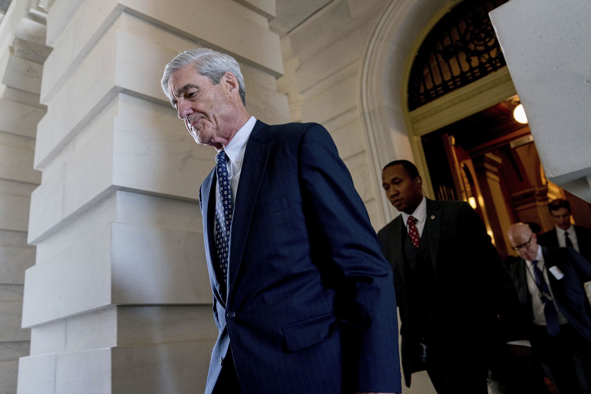 Former FBI Director Robert Mueller, the special counsel probing Russian interference in the 2016 election, departs Capitol Hill following a closed door meeting in Washington. (File) - Sputnik International, 1920, 16.09.2021