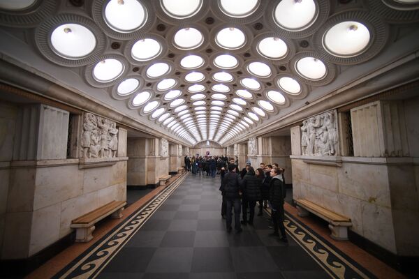 Moscow Metro: Architectural Extravagance Hidden Underground - Sputnik International
