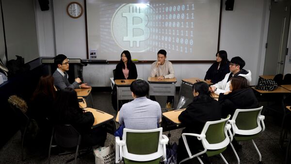 Members of a club studying cryptocurrencies, attend a meeting at a university in Seoul, South Korea, December 20, 2017. Picture taken December 20, 2017 - Sputnik International