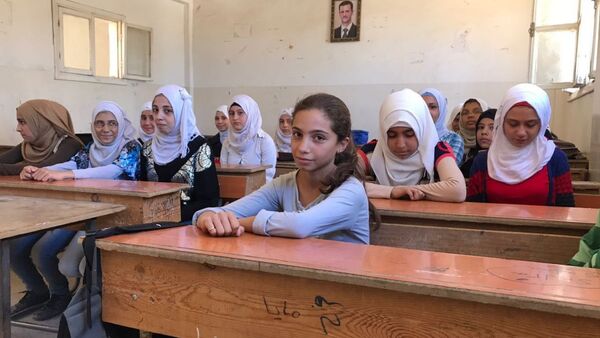 Russian lesson at a school for girls in Deir ez-Zor - Sputnik International