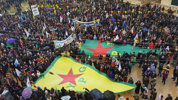 Protesters waving giant flags of the YPG and other parties and militias, during a demonstration against Turkish threats, in Afrin, Aleppo province, north Syria - Sputnik International