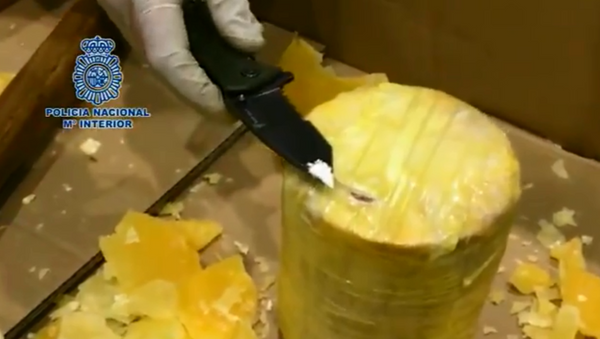 Spanish and Portuguese police seize over 700 kilos of cocaine hidden in pineapples - Sputnik International