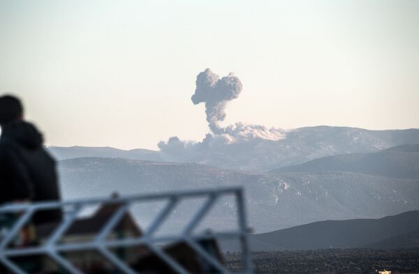 Smoke billows on the Syrian side of the border at Hassa near Hatay, southern Turkey on January 20, 2018 as Turkish jet fighters hit the People's Protection Units (YPG) positions Smoke billows on the Syrian side of the border at Hassa near Hatay, southern Turkey on January 20, 2018 as Turkish jet fighters hit the People's Protection Units (YPG) positions - Sputnik International