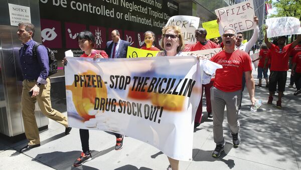 Protestors march during the Pfizer Stop the Bicillin Drug Shortage demonstration outside of Pfizer headquarters on Thursday May 18, 2017 in New York. - Sputnik International