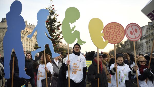 (File) People holding placards picturing the evolution of the foetus take part in a march to protest against abortion, in Paris, on January 22, 2017 - Sputnik International