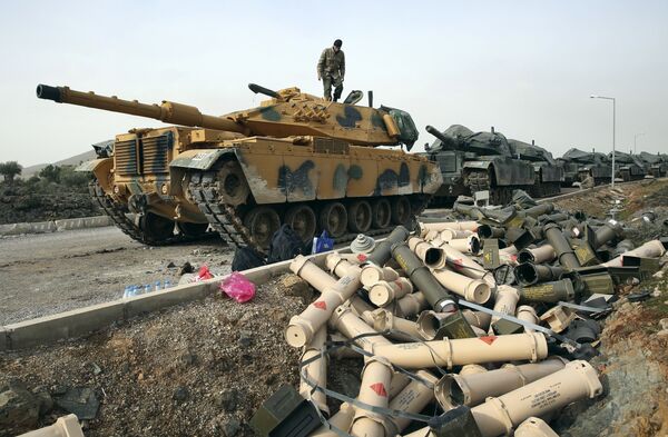 Turkish Army soldiers prepare their tanks next to empty shells at a staging area in the outskirts of the village of Sugedigi, Turkey, on the border with Syria, Monday, Jan. 22, 2018 Turkish Army soldiers prepare their tanks next to empty shells at a staging area in the outskirts of the village of Sugedigi, Turkey, on the border with Syria, Monday, Jan. 22, 2018 - Sputnik International