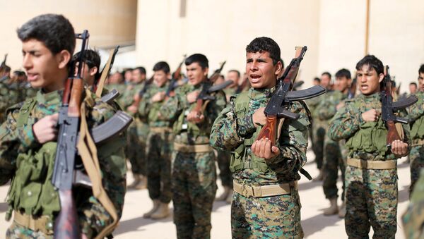 Fighters from a new border security force under the command of Syrian Democratic Forces (SDF) hold their weapons during a graduation ceremony in Hasaka, northeastern Syria, January 20, 2018 - Sputnik International