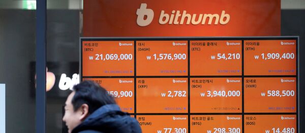 Men talk in front of an electric board showing exchange rates of various cryptocurrencies at Bithumb cryptocurrencies exchange in Seoul, South Korea, January 11, 2018 Men talk in front of an electric board showing exchange rates of various cryptocurrencies at Bithumb cryptocurrencies exchange in Seoul, South Korea, January 11, 2018 - Sputnik International