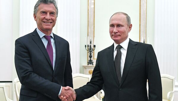 Russian President Vladimir Putin (right) and Argentine President Mauricio Macri - Sputnik International