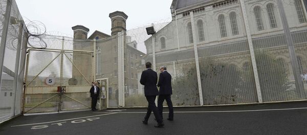 Britain's Prime Minister David Cameron is escorted by prison governor Phil Taylor (R), during his visit to Wormwood Scrubs Prison in west London on October 22, 2012 - Sputnik International