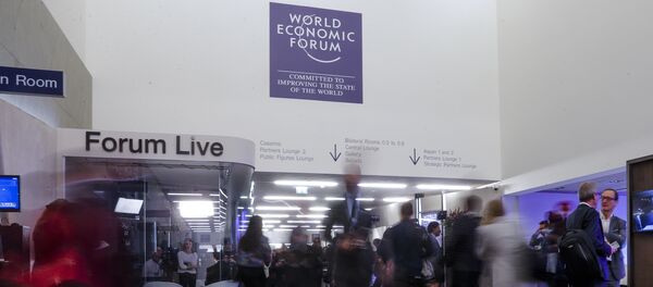 People walk through a corridor on the opening day of the World Economic Forum, WEF, in Davos, Switzerland, Tuesday, Jan. 23, 2018 - Sputnik International