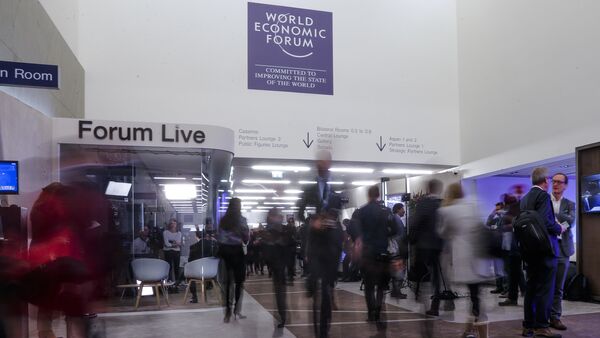 People walk through a corridor on the opening day of the World Economic Forum, WEF, in Davos, Switzerland, Tuesday, Jan. 23, 2018 - Sputnik International