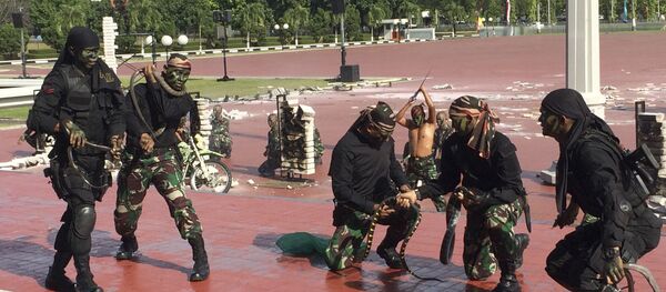 Indonesian special forces demonstrate snake-handling Wednesday, Jan. 24, 2018, for U.S. Defense Secretary Jim Mattis in Jakarta, Indonesia. - Sputnik International